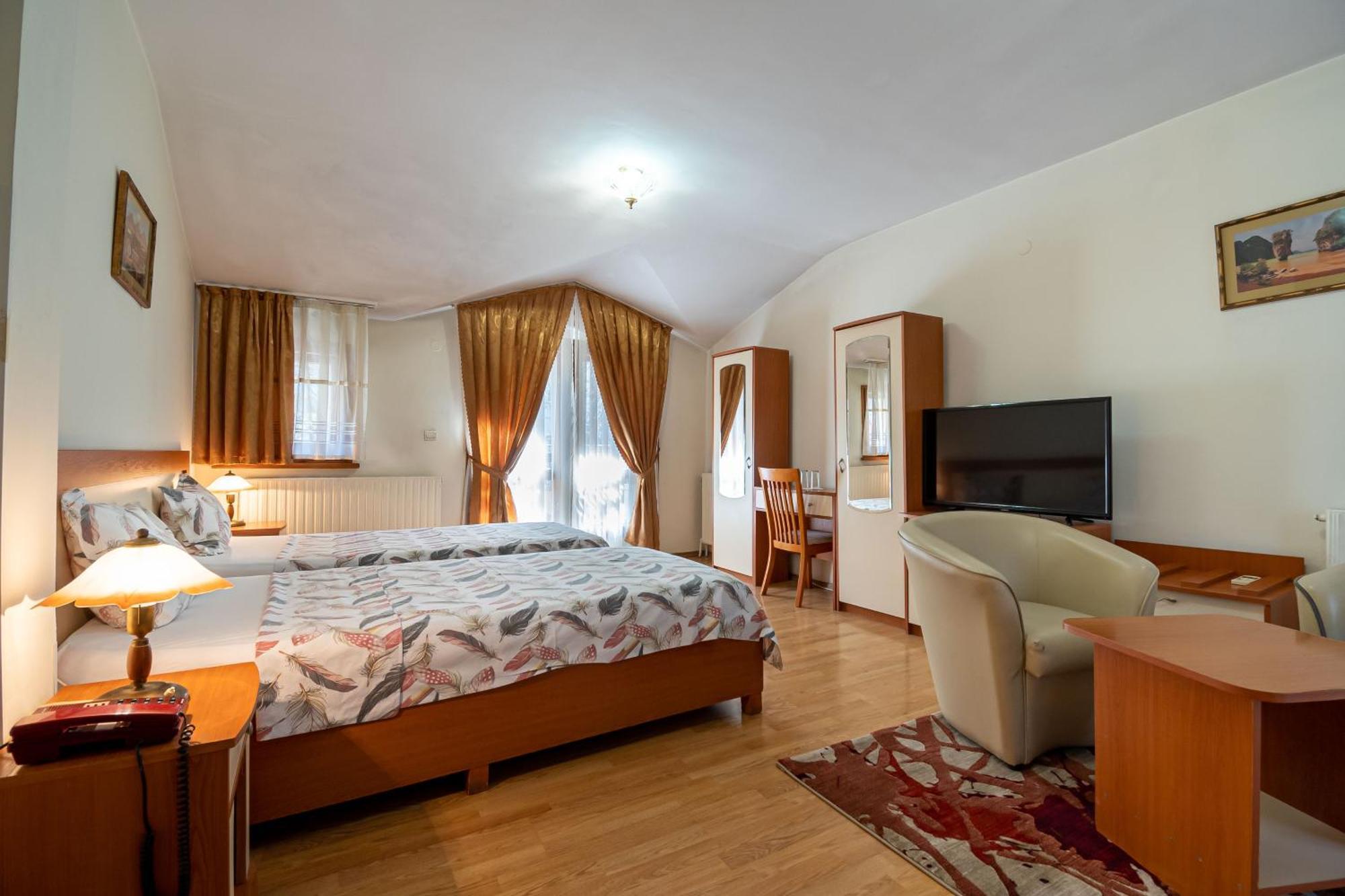 Primavera 1 Hotel Pazardzhik Ngoại thất bức ảnh